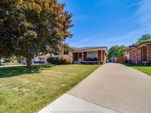 380 Woodridge Dr, Tecumseh, ON N8N 3A8