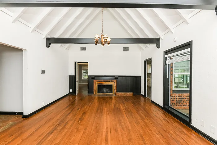 4700 Normandy Rd — Photo 2