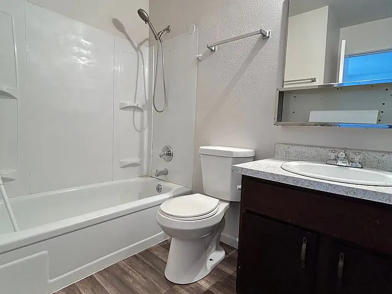 399 N Mountain View Dr — Photo 11