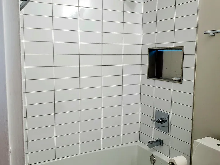 720 W Gordon Ter #17H — Photo 8