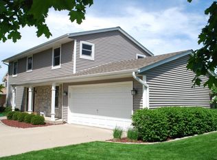 7952 S 67th St, Franklin, WI 53132