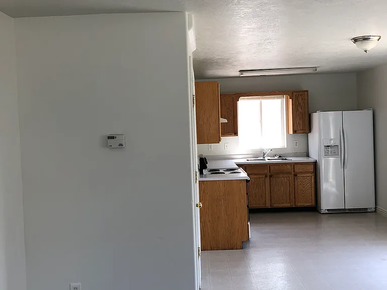 2272 E Hawthorne St — Photo 14