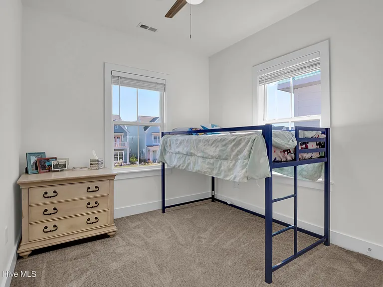 812 Edgerton Dr — Photo 20