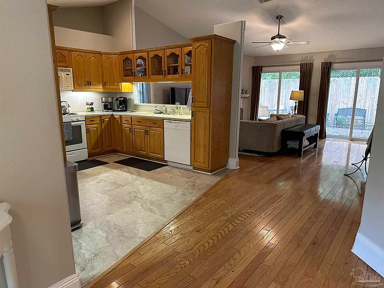 9837 Mobile Hwy — Photo 3