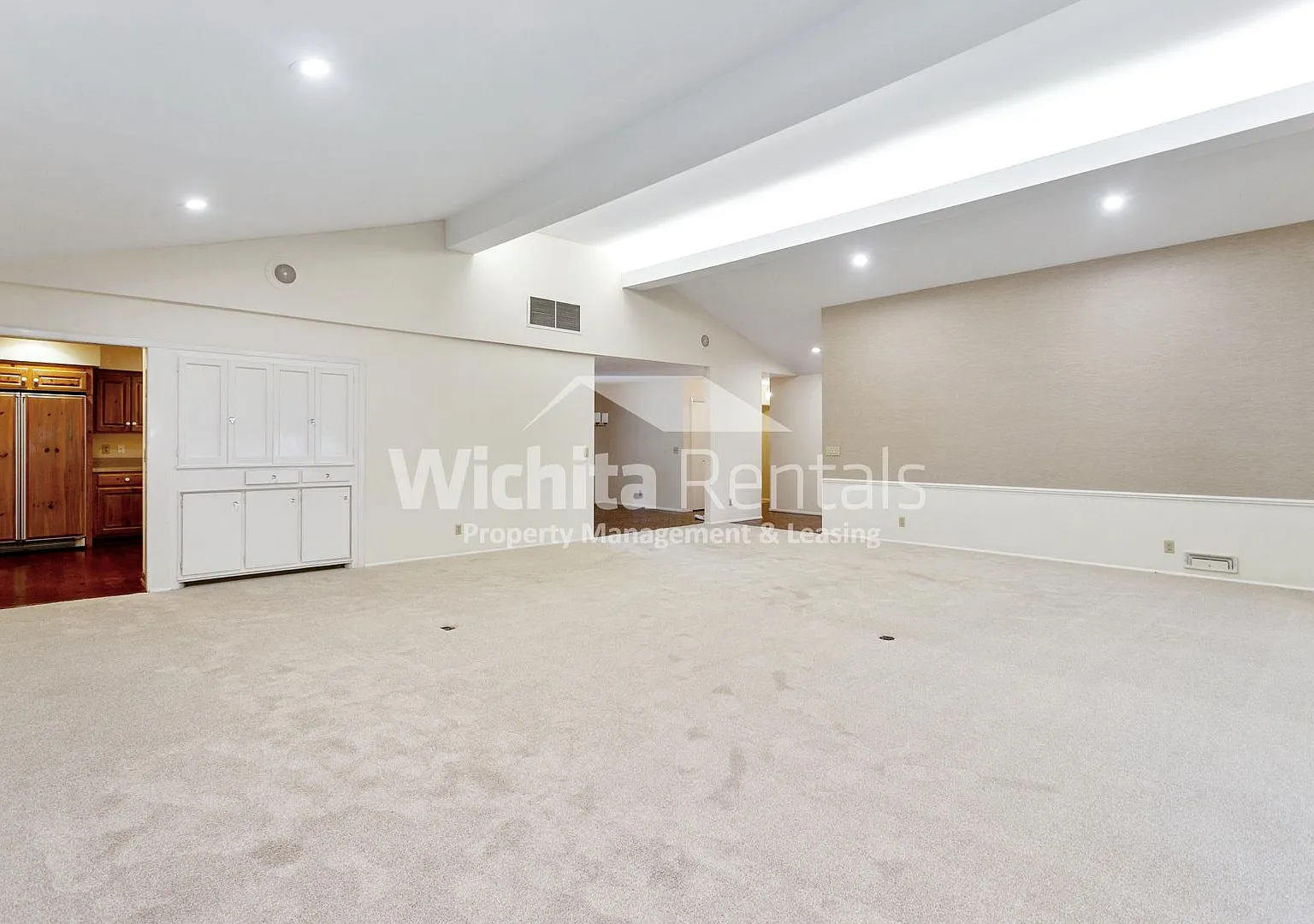 Beautiful 2,961 Sqft home in a Great Neighborhood!! — Photo 3