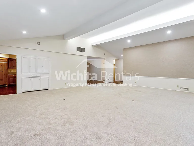 601 N Rutland St — Photo 3