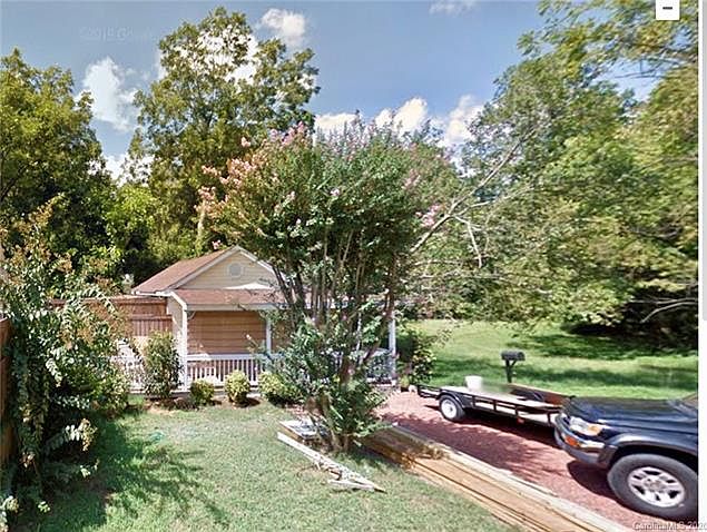 2nd image of 121 Elm St