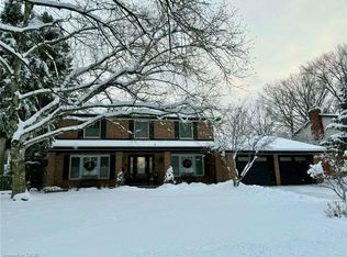 29 Woodside Dr, Hamilton, ON L8T 1C4