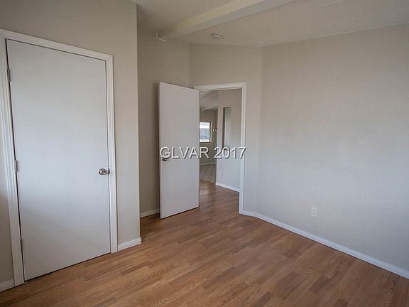 5th image of 81 W Comstock Cir N