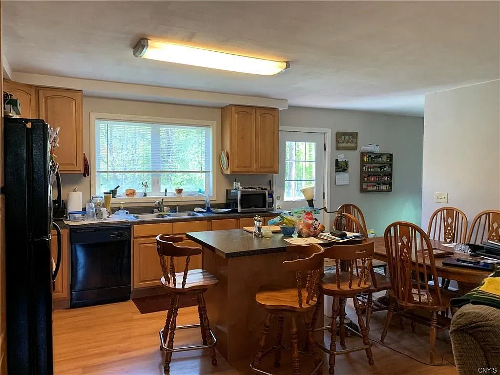 2 bed, 1.0 bath, 1184 sqft, $2,000 — Photo 3