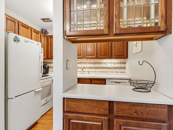 4th image of 805 Grove Dr APT 107