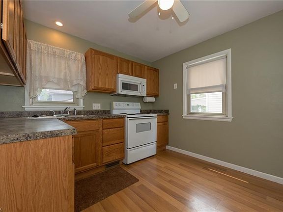 3rd image of 144 W Grace St