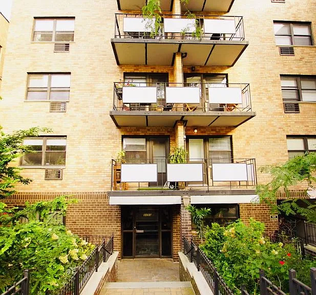 31-23 Crescent St #1D — Photo 1