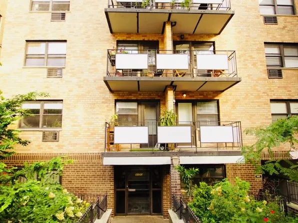31-23 Crescent Street image 1 of 10