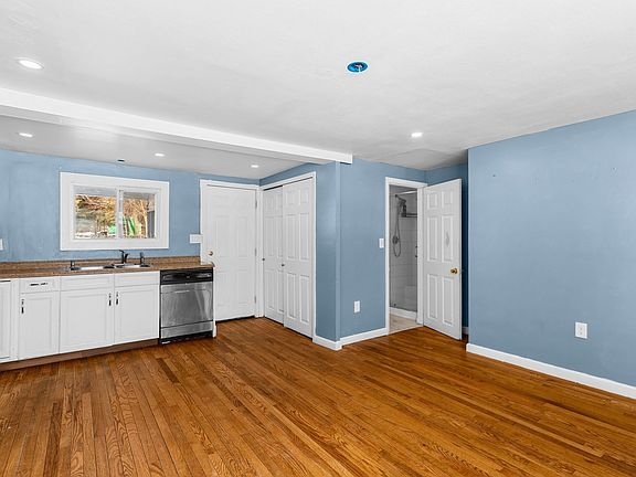 4th image of 192 E Spring St