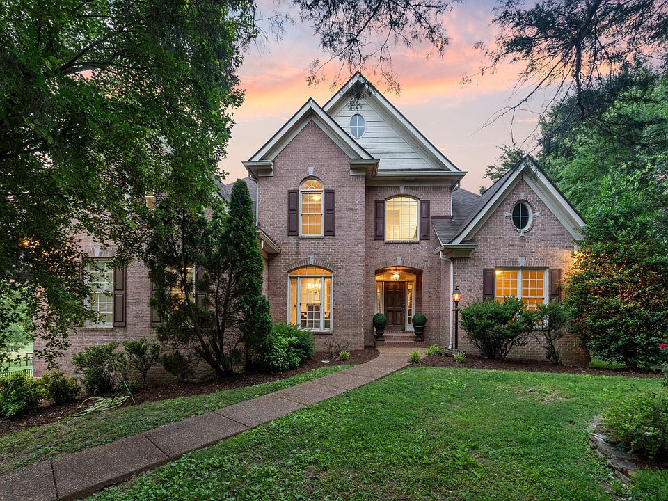 1st image of 2425 Deerbourne Dr