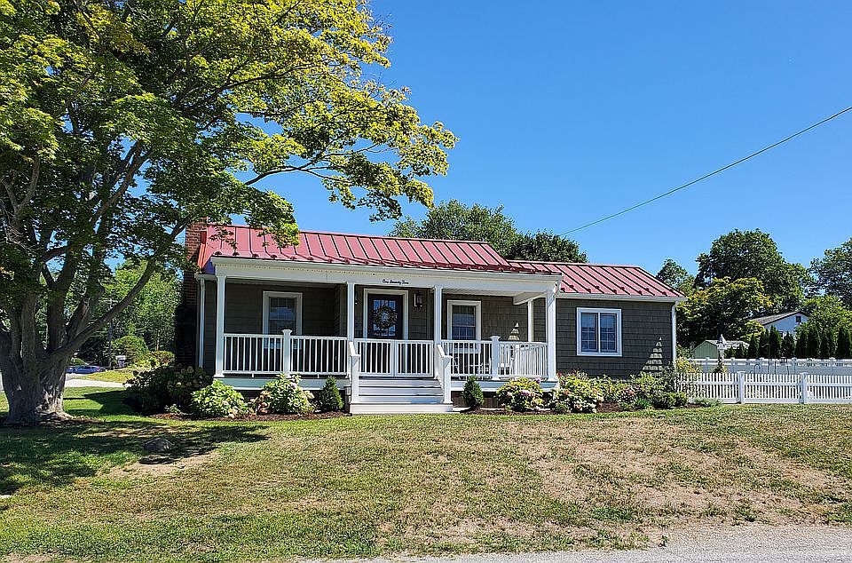 1st image of 172 Lakeshore Dr E