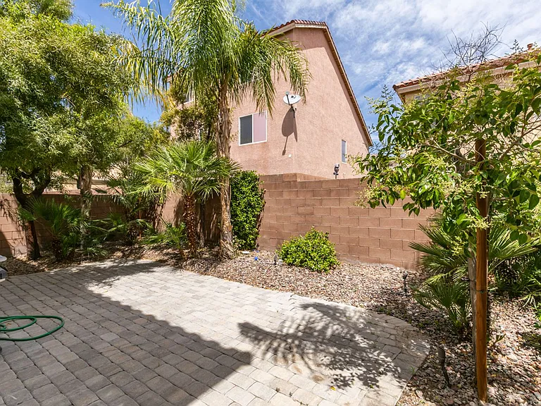 4586 W Camero Ave — Photo 36