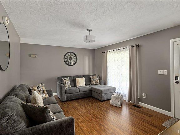 3rd image of 3612 Wausau Ct