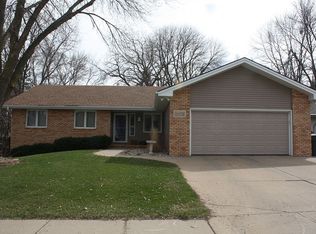5928 Four Seasons Dr, Sioux City, IA 51106