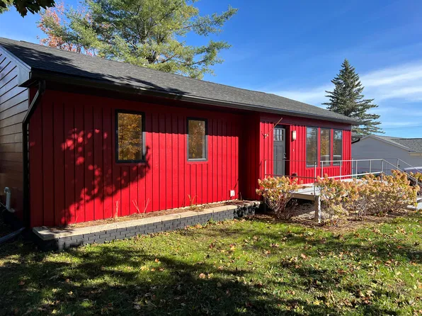 312 Sunset Rd, Petoskey, MI 49770