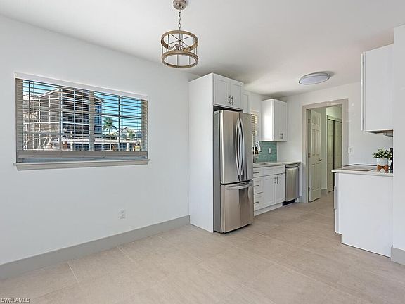 5th image of 2836 Bayview DR
