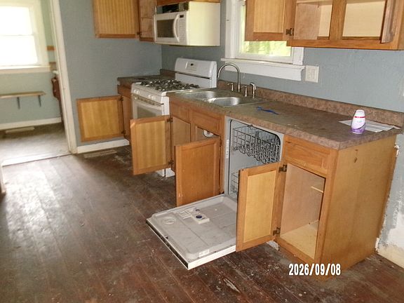 5th image of 402 W Chestnut St