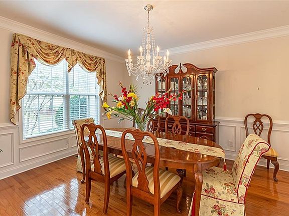 5th image of 205 Braemar Ct