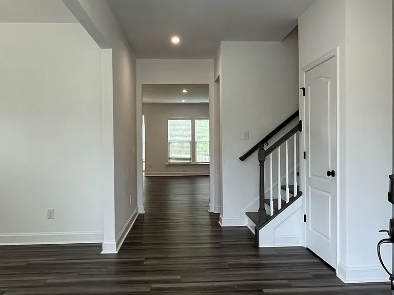 616 Southstone Dr — Photo 3
