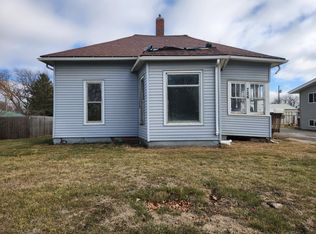 726 N 7th St, Chariton, IA 50049