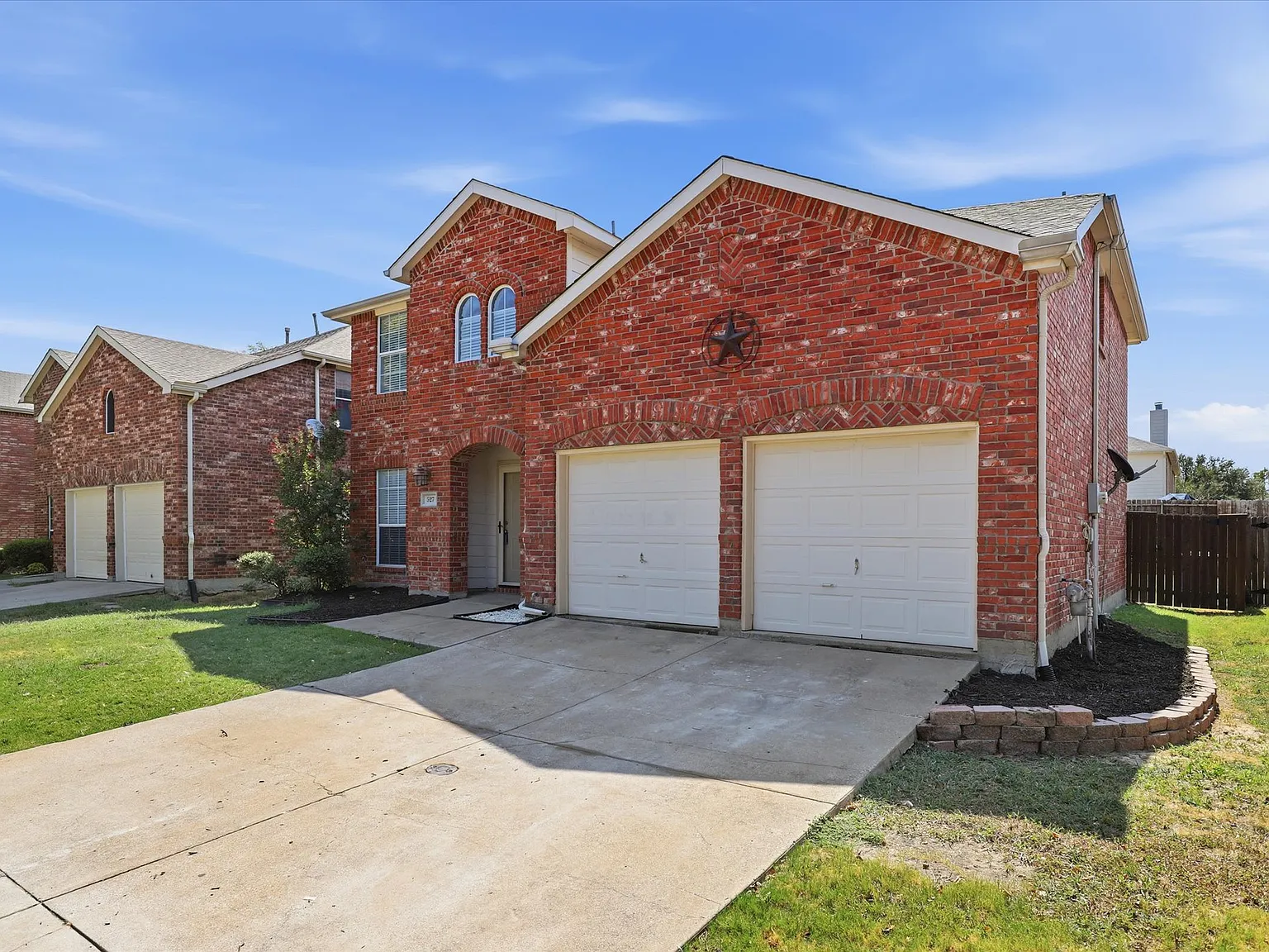 4 bed, 2.5 bath, 2102 sqft, $2,395 — Photo 3
