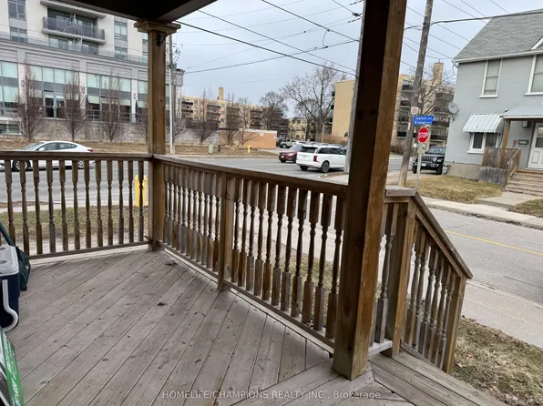 238 Dearborn Ave, Oshawa, ON L1G 4Z4