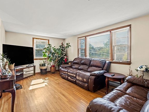 3rd image of 48 Hardwick Ter