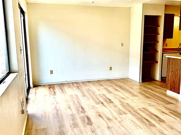 1211 W Ivy Ave — Photo 17