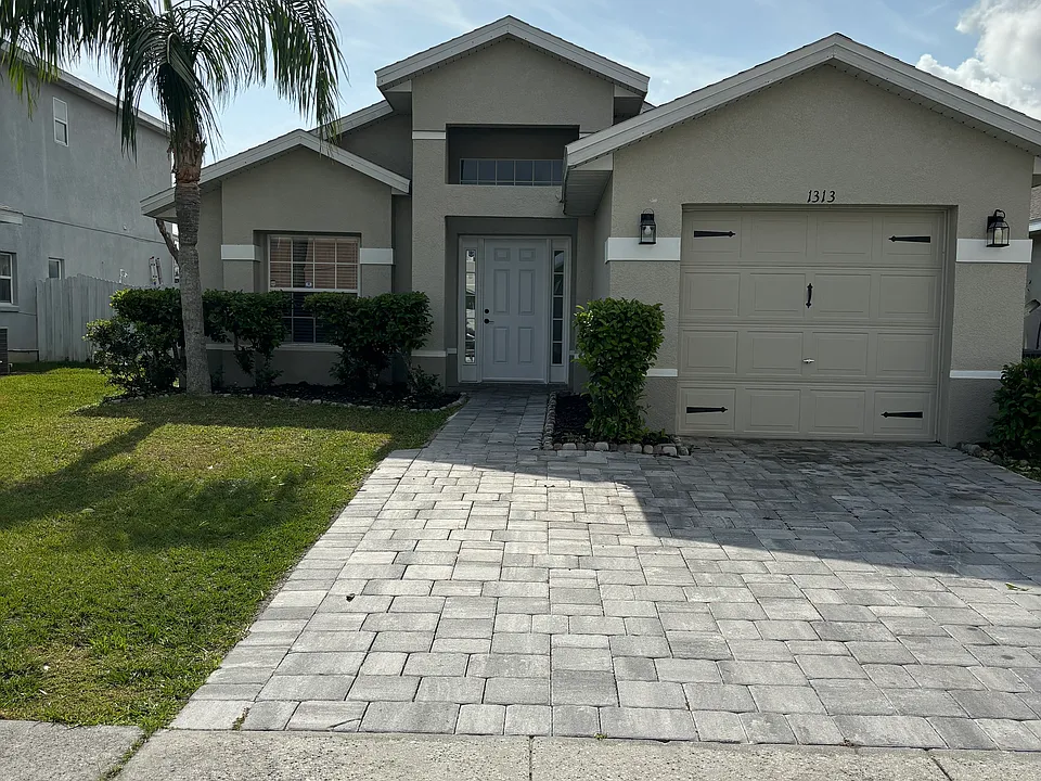 1313 Heather Lake Dr