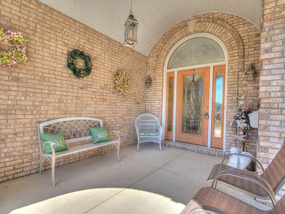 2nd image of 814 Marlow Cir