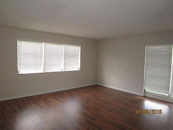 5th image of 405 SE Abeto Ln