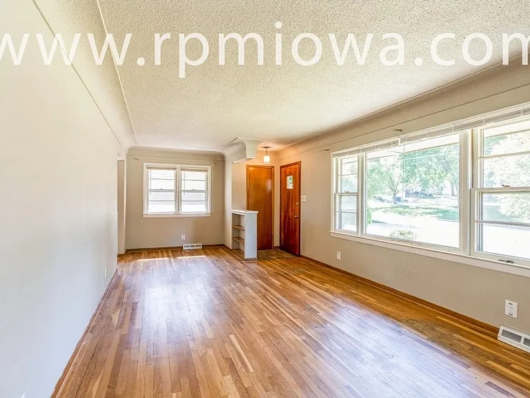 4127 Shawnee Ave — Photo 2