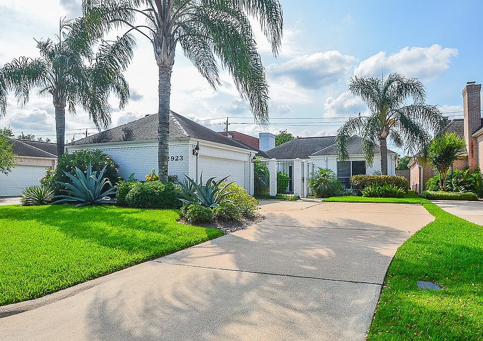 1st image of 2923 Country Club Blvd