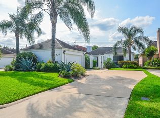 2923 Country Club Blvd, Sugar Land, TX 77478