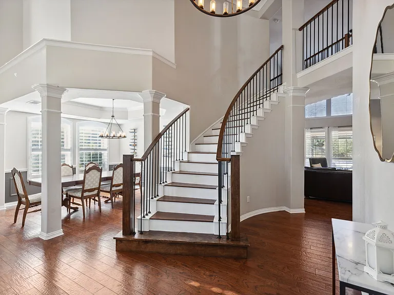 5801 Hathaway Dr — Photo 5