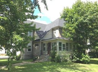 906 16th Ave, Menominee, MI 49858