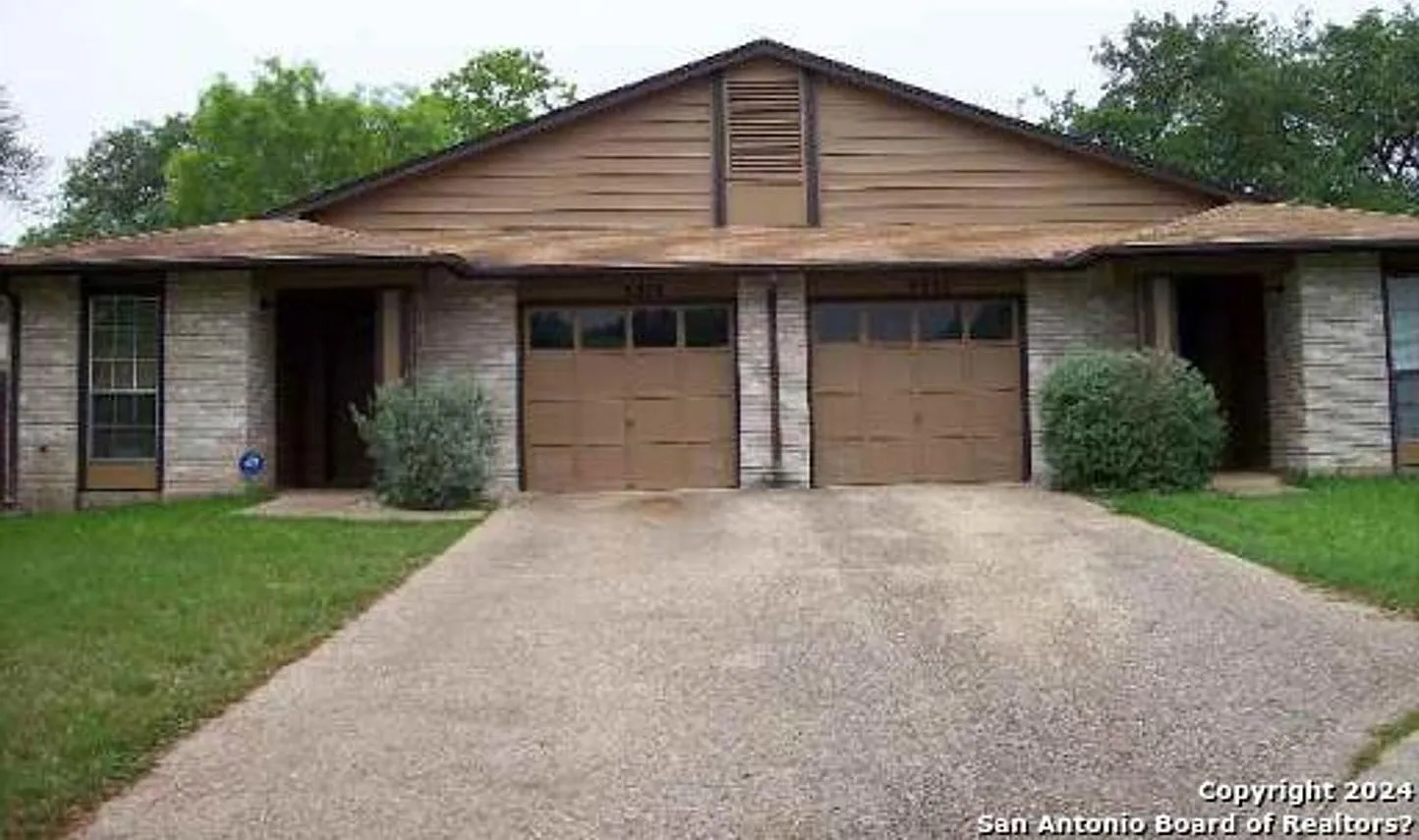 2/2 Duplex — Photo 1