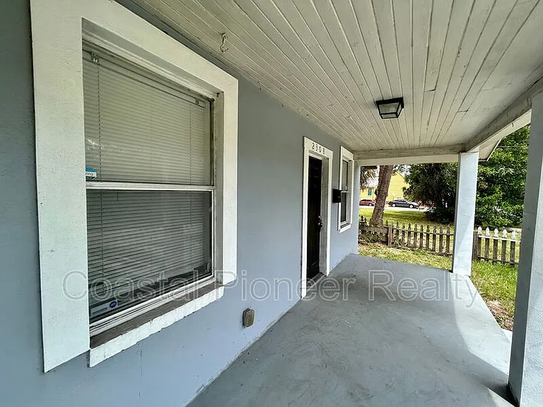 2308 E 15th Ave — Photo 4