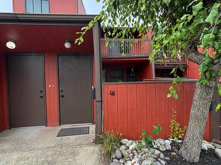 4 B Darien Way Vlg #2 — Photo 1
