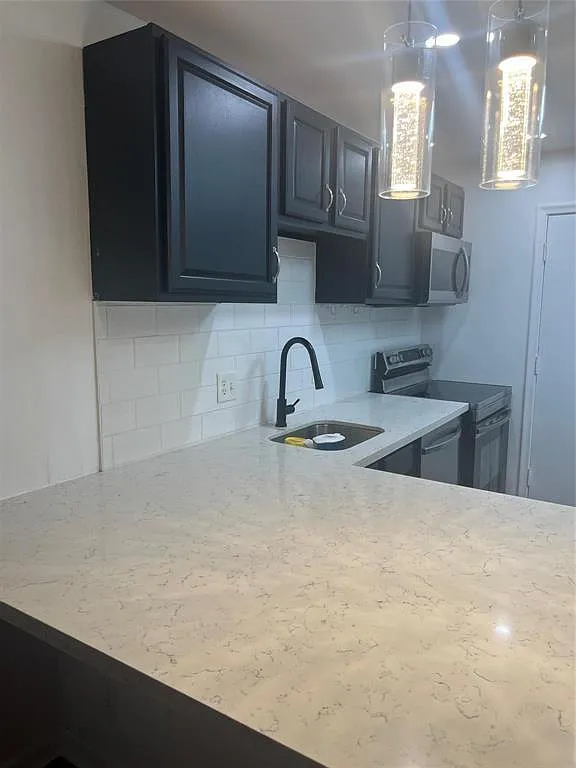 1 bed, 1.5 bath, 868 sqft, $1,800 — Photo 1