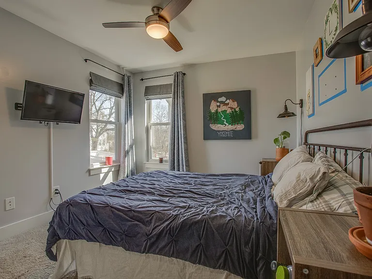 933B Thomas Ave — Photo 11