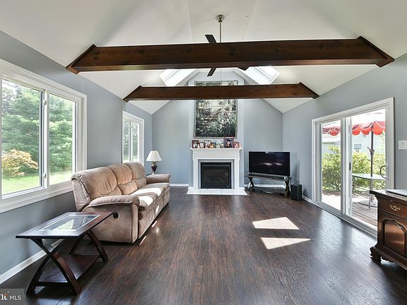 2nd image of 17 Ruhl Dr