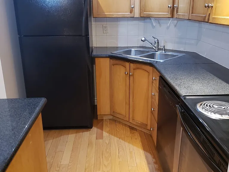 270 Wellington St W #502 — Photo 14