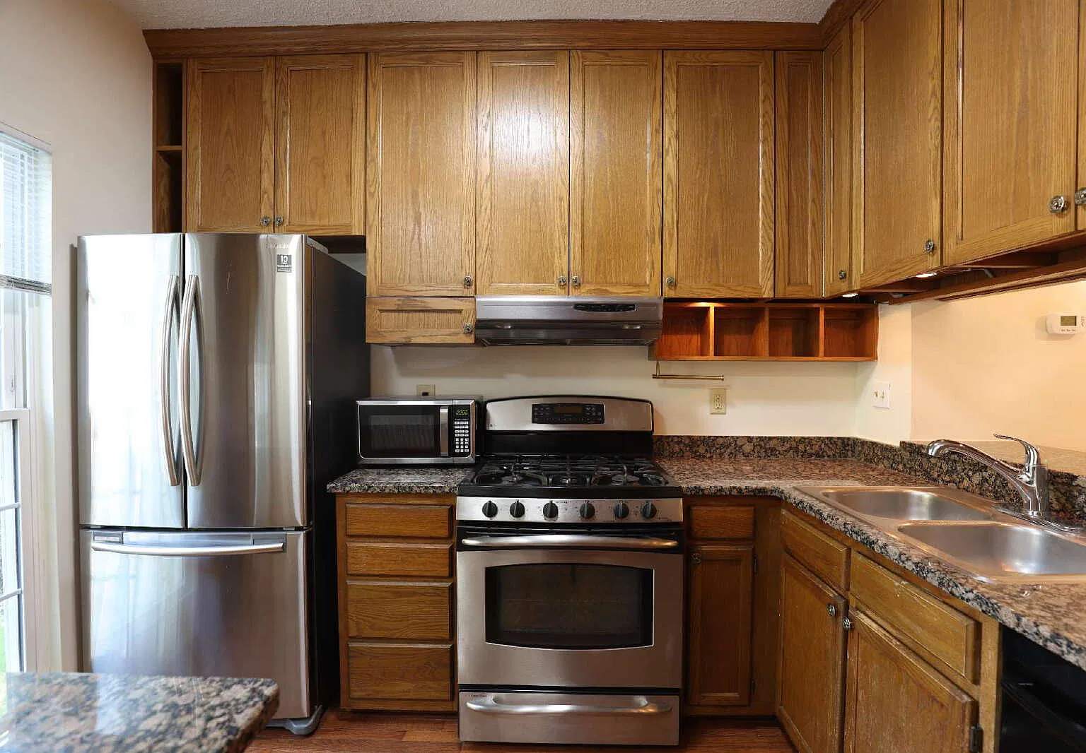 2 bed, 2.5 bath, $2,800 — Photo 4